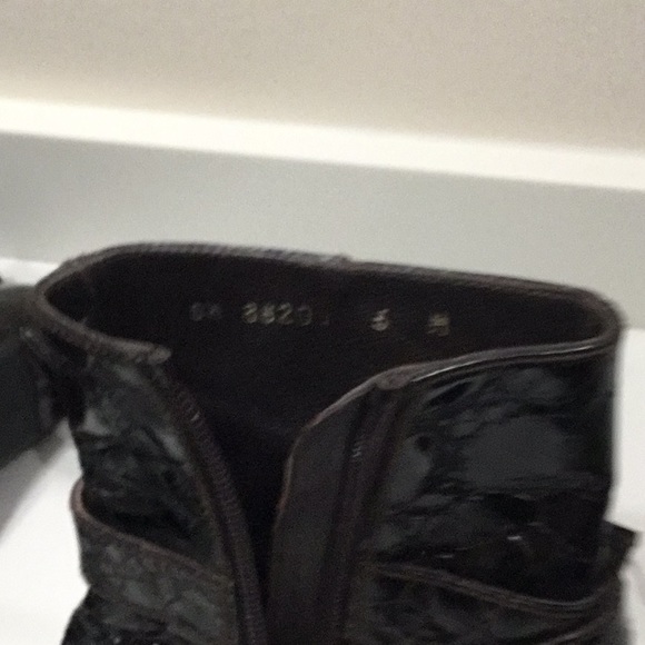 Stuart Weitzman Patent Crocodile boots! Size 6 - Picture 7 of 7